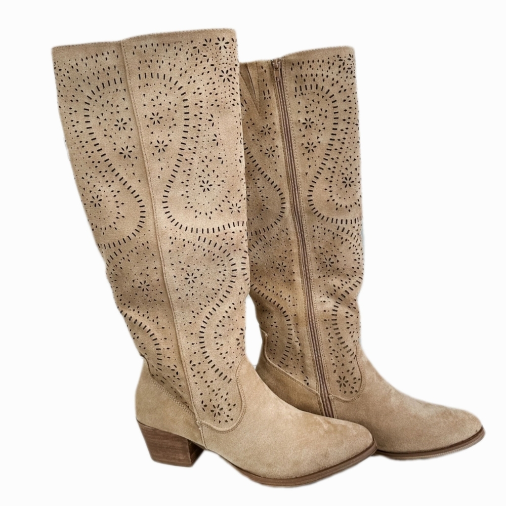 Very G Boots NWT with box